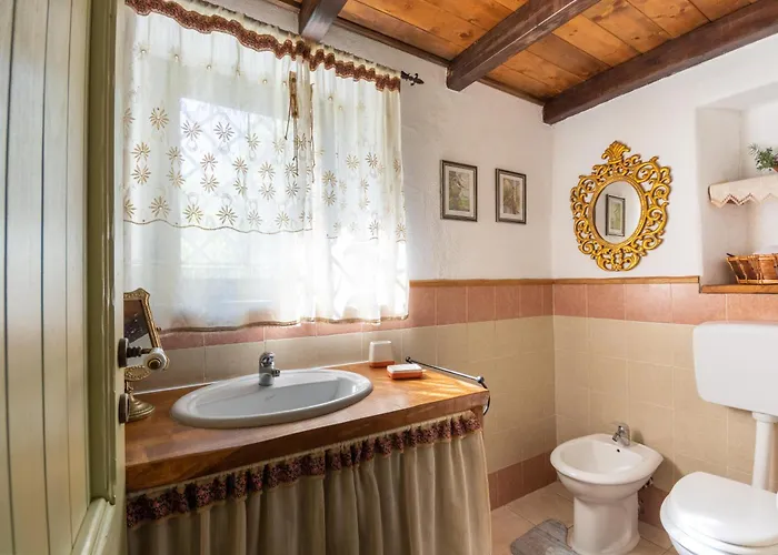 Ferulas Nyaraló Oliena