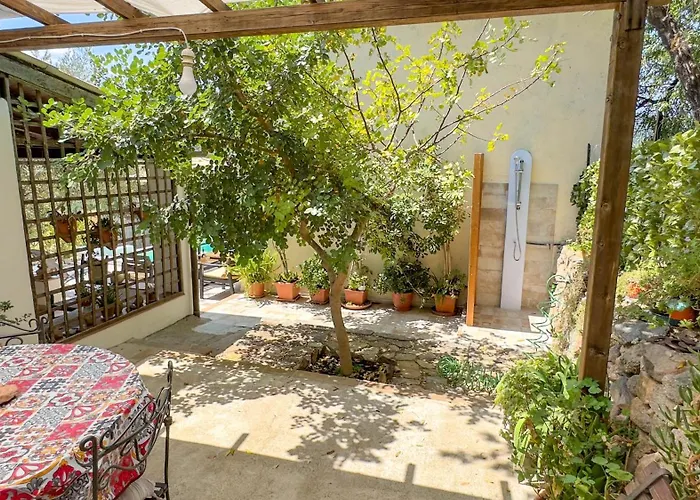 Ferulas Nyaraló Oliena